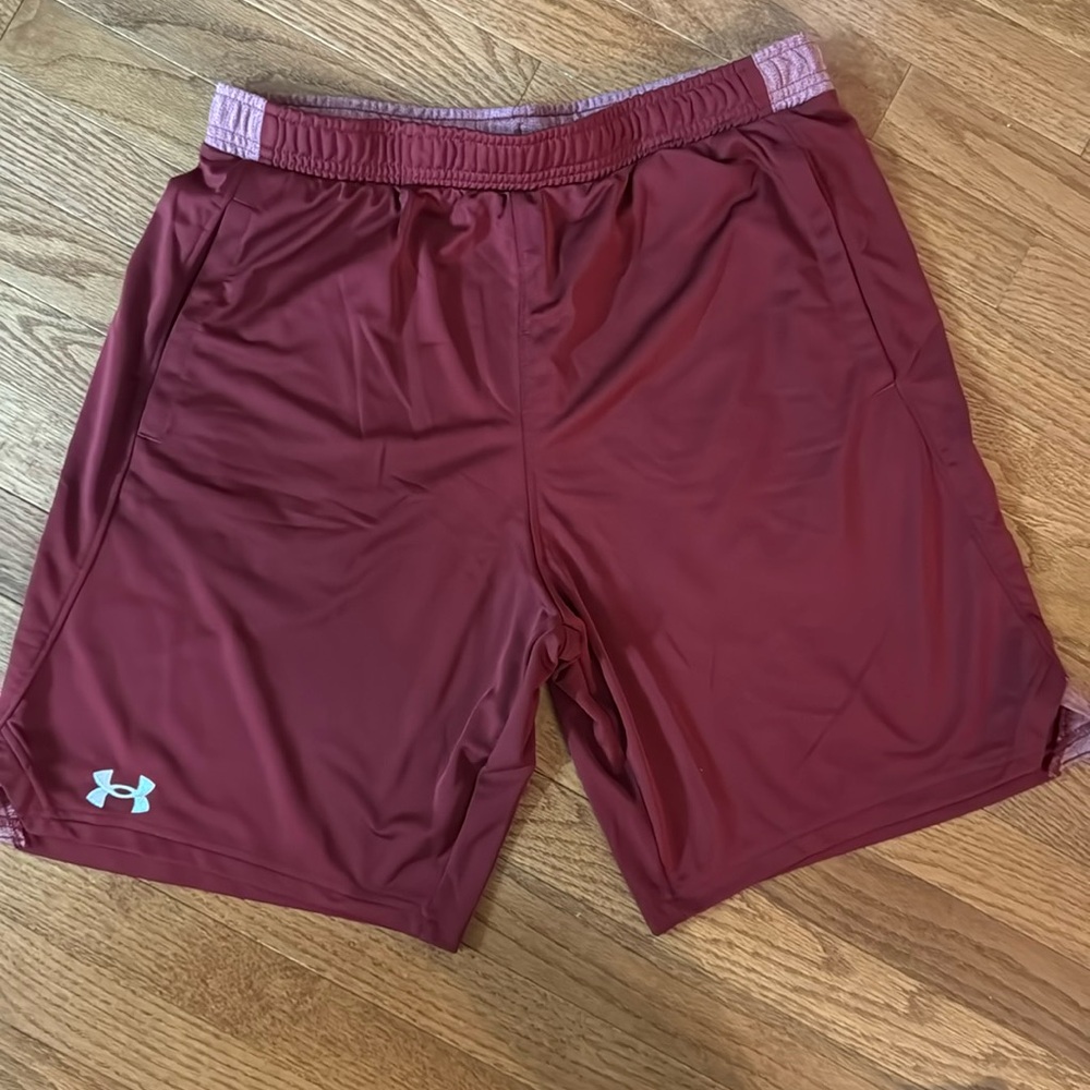 Under Armour Men’s 9” Shorts with Pockets, Maroon Size L